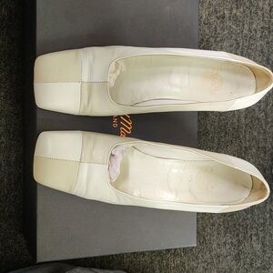 Square toe pumps